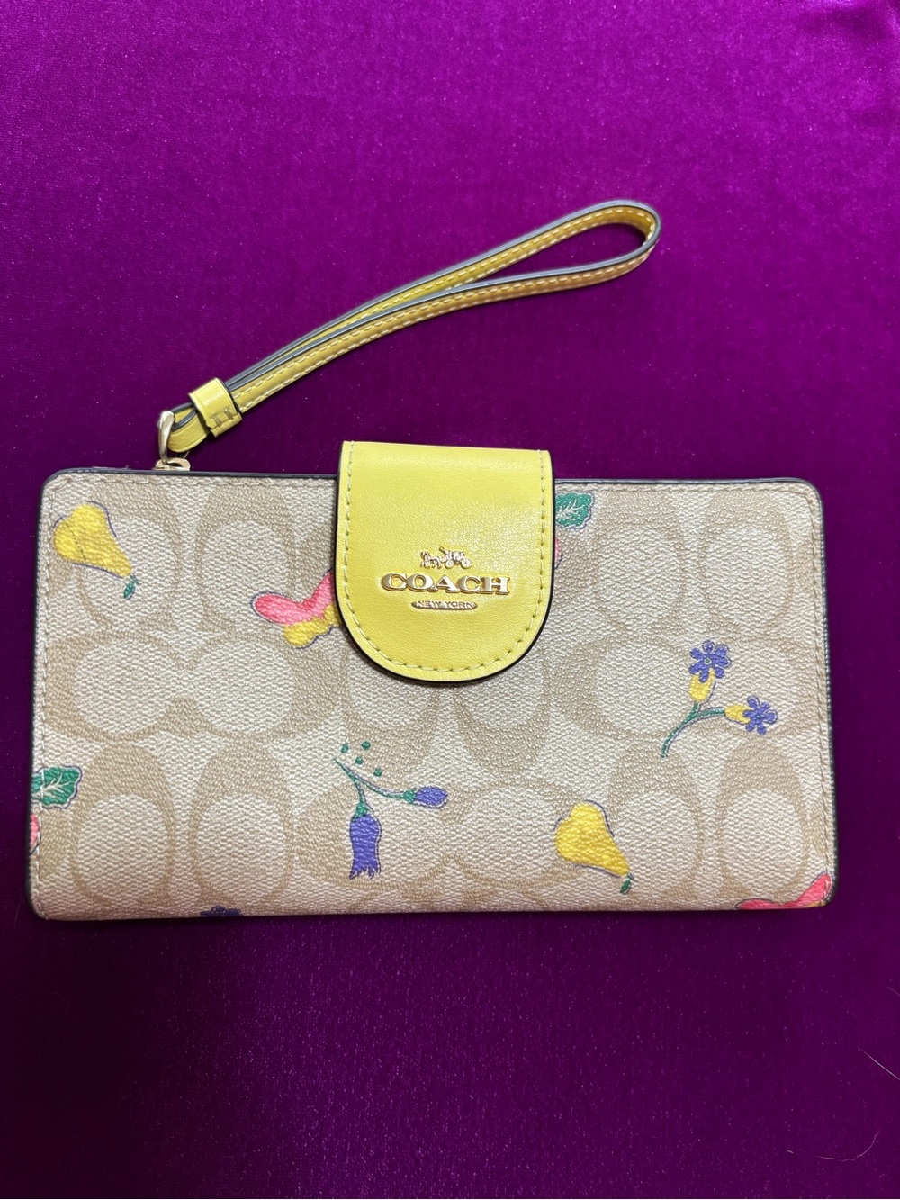 Coach  C8751 Tech Wallet Signature Canvas Dreamy Veggie Butterfly Print